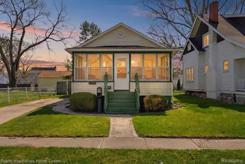 1830 Gillett St, Port Huron, MI 48060