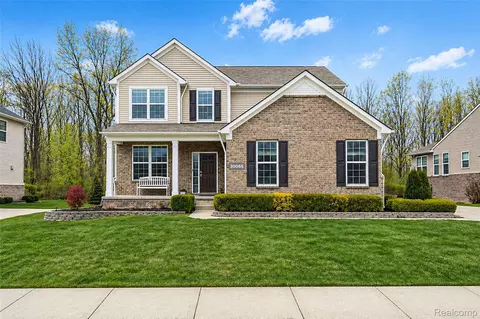 30065 Braeburn St, Lyon, MI 48165