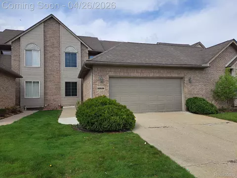 32526 Gateway Dr, Romulus, MI 48174