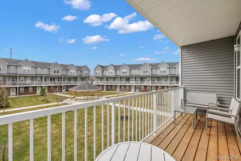 3927 Trailway Commons Cir, Auburn Hills, MI 48326