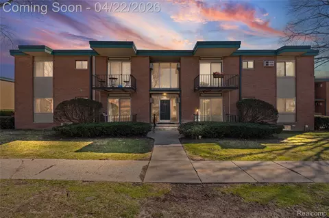 1840 Axtell Dr #8, Troy, MI 48084
