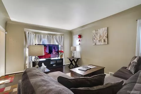 839 E Bennett Ave E, Ferndale, MI 48220