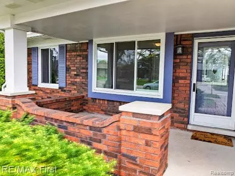 42446 Sycamore Dr, Sterling Heights, MI 48313