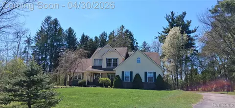 3079 Island Hills Dr, Dexter, MI 48130