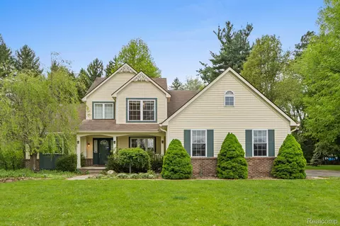 3079 Island Hills Dr, Dexter, MI 48130