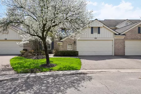 7311 Danbury Dr, West Bloomfield, MI 48322
