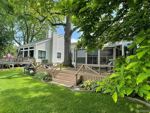 10470 King Rd, Springfield, MI 48350
