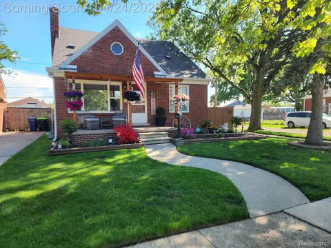 877 Moran Ave, Lincoln Park, MI 48146