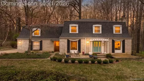 7920 Thornwood St, Canton, MI 48187