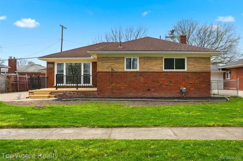 21407 Pallister St, Saint Clair Shores, MI 48080
