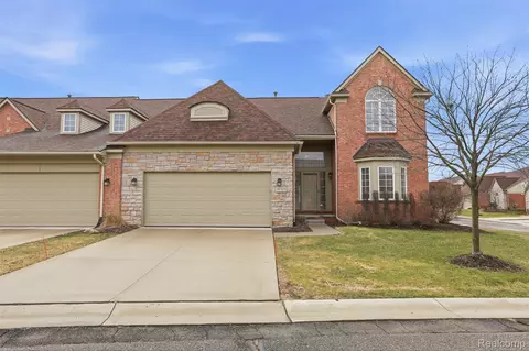 37225 Berkleigh Ct, Farmington Hills, MI 48331