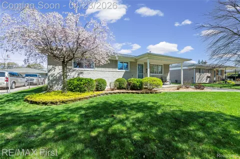 27604 Liberty Dr, Warren, MI 48092