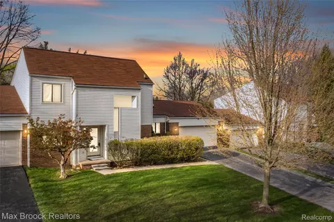 5324 Fairway Ct, West Bloomfield, MI 48323