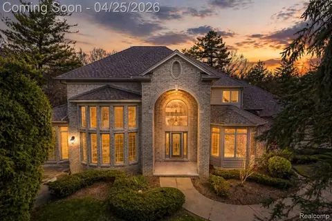 6608 Enclave Dr, Independence, MI 48348