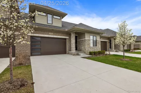 7487 Gramercy Cir, West Bloomfield, MI 48322