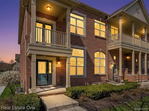402 Old Pine Way, Walled Lake, MI 48390