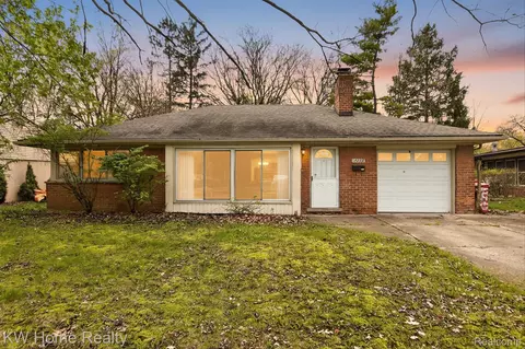 17228 Sunnybrook Dr, Southfield, MI 48076