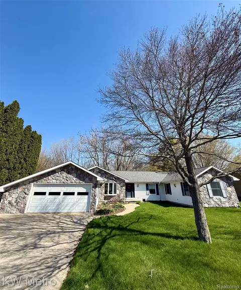 2949 E Hillside Dr, Ingersoll, MI 48640