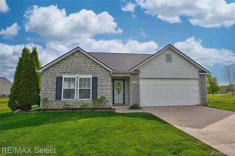 3070 Elk Creek Dr, Clayton, MI 48473