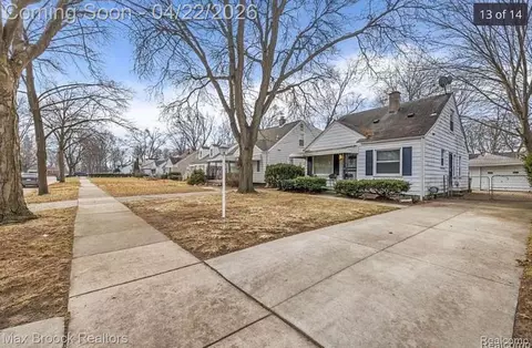 24281 Parklawn St, Oak Park, MI 48237