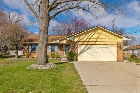 46405 Oaklawn St, Macomb, MI 48042
