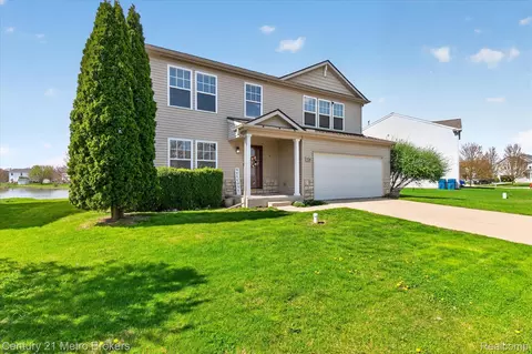 3324 Pine Run Dr, Clayton, MI 48473