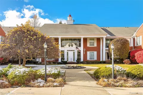 19710 W 13 Mile Rd #101, Beverly Hills, MI 48025