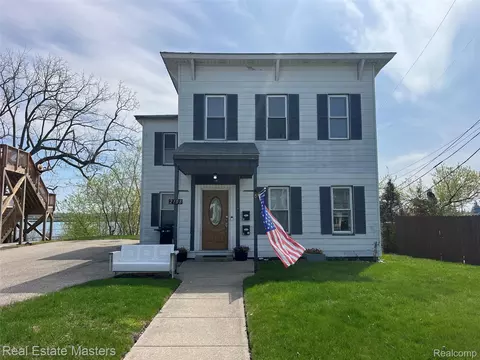 2108 Military St, Port Huron, MI 48060