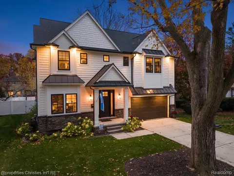 3233 Warick Rd, Royal Oak, MI 48073