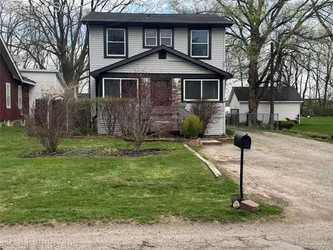 148 Marion Ave, Waterford, MI 48328