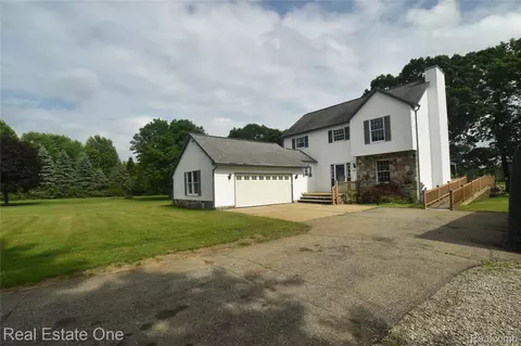 246 Nicklas Ct, Oxford, MI 48371