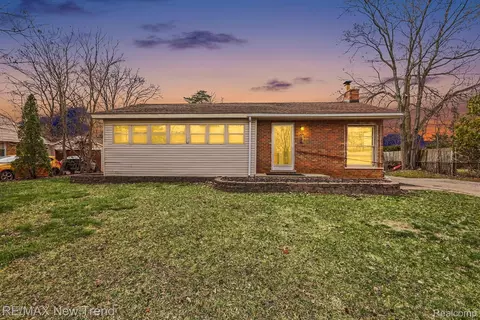 2174 Middlebelt Rd, West Bloomfield, MI 48324