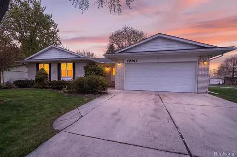 22797 Shadowpine Way, Novi, MI 48375