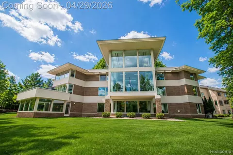 1208 Hidden Lake Dr, Bloomfield Township, MI 48302
