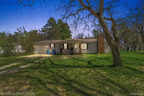 9060 N Mckinley Rd, Montrose, MI 48457
