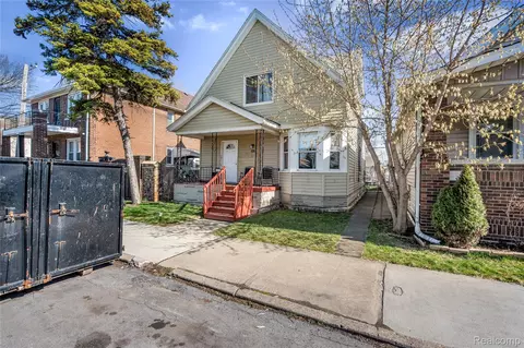 2422 Commor St, Hamtramck, MI 48212