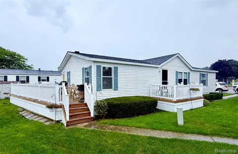 104 Shoreline Dr E, Port Sanilac, MI 48469