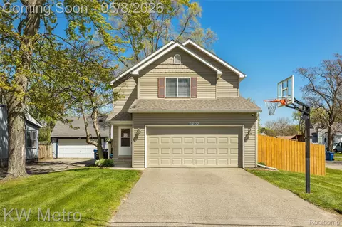 4202 Seeden St, Waterford, MI 48329