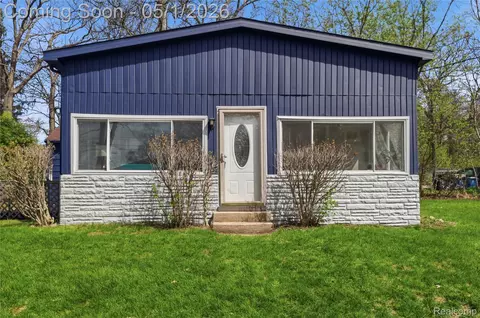 4168 Minnetonka Dr, Fenton, MI 48451