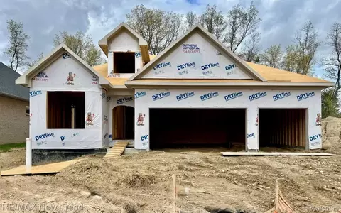 7832 Trailside Ct, West Bloomfield, MI 48323