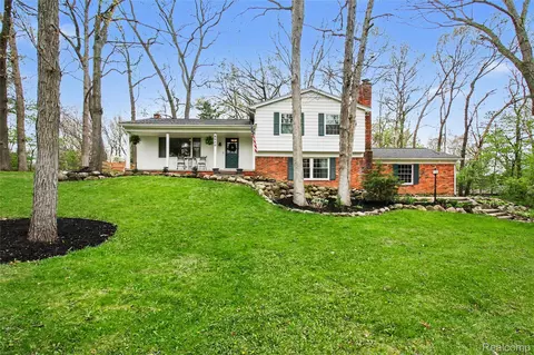 6040 Tall Oak Way, Genoa, MI 48116