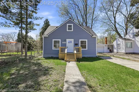 33451 Brown St, Garden City, MI 48135