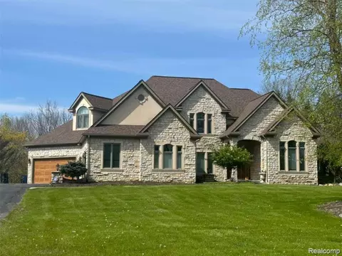 6223 Canter Creek Trl, Grand Blanc, MI 48439