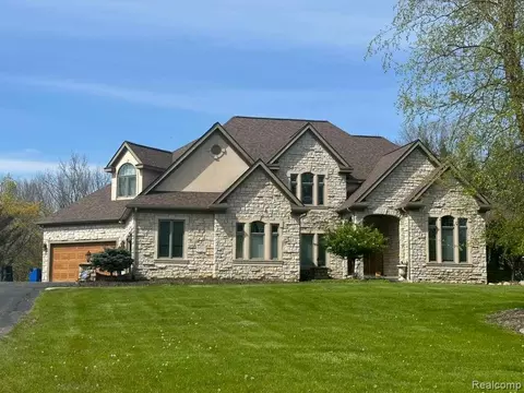 6223 Canter Creek Trl, Grand Blanc, MI 48439