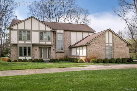 6701 Sun Valley Dr, Independence, MI 48348