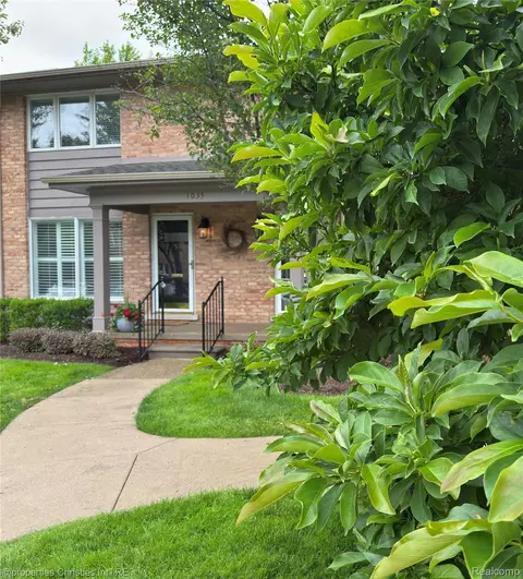 1035 N Old Woodward Ave #5, Birmingham, MI 48009