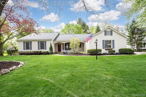 20489 Lexington Blvd, Northville, MI 48167