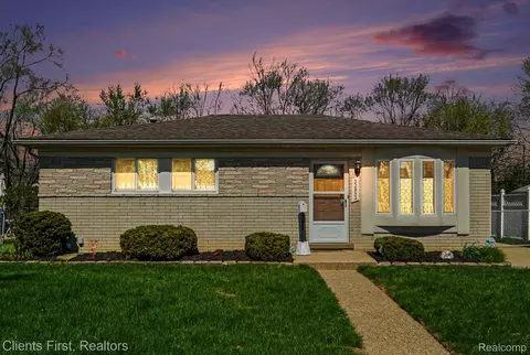 22952 Tuck Rd, Farmington Hills, MI 48336