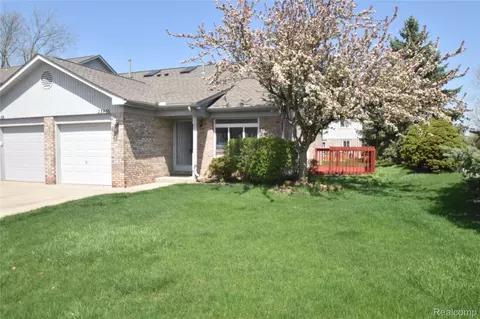 23436 Mahoney Ct #182, Brownstown, MI 48183