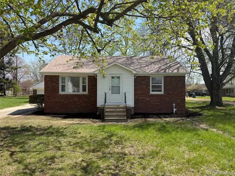 19527 Somers St, Huron, MI 48164